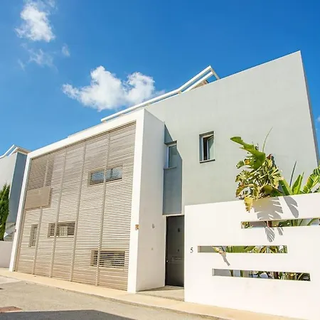 Hubstay - The Royal Palace Lux Private Pool Villa *