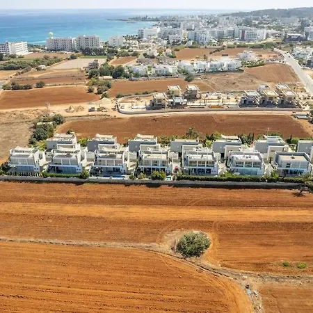 Hubstay - The Royal Palace Lux Private Pool Willa *