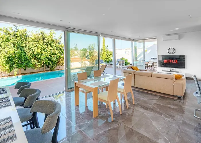 Hubstay - The Royal Palace Lux Private Pool *