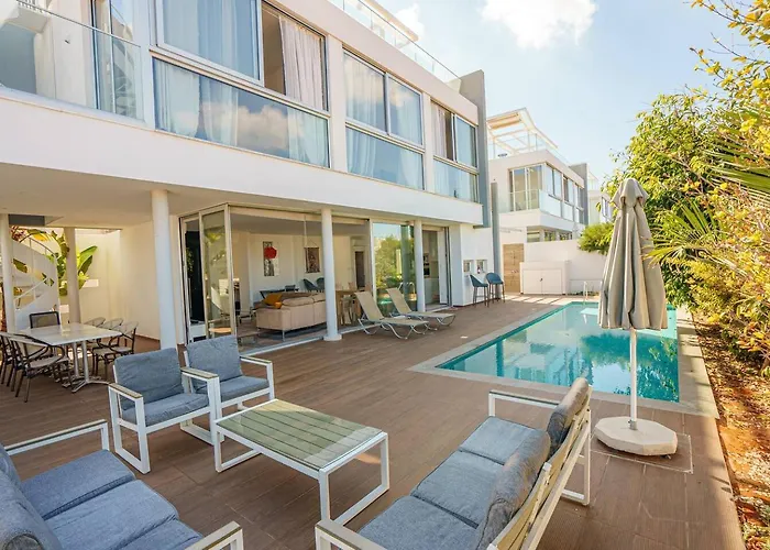 Hubstay - The Royal Palace Lux Private Pool Вилла