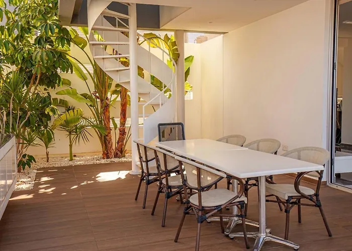 Hubstay - The Royal Palace Lux Private Pool Вилла *