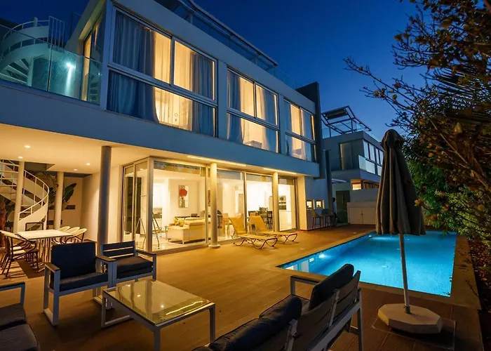 Hubstay - The Royal Palace Lux Private Pool Вилла *