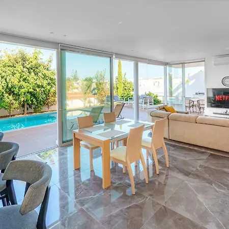 Hubstay - The Royal Palace Lux Private Pool * Protaras