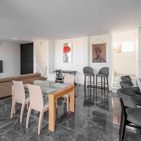 Hubstay - The Royal Palace Lux Private Pool Protarász