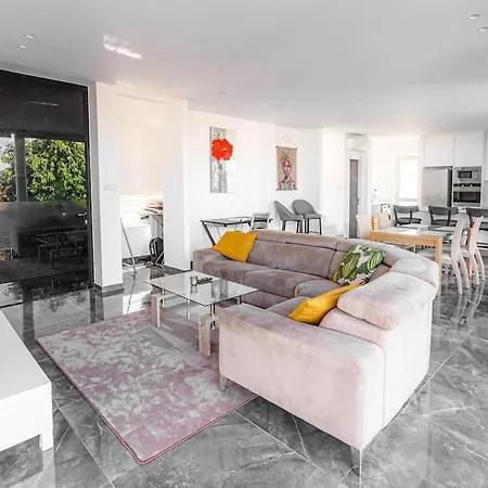 ヴィラ Hubstay - The Royal Palace Lux Private Pool プロタラス