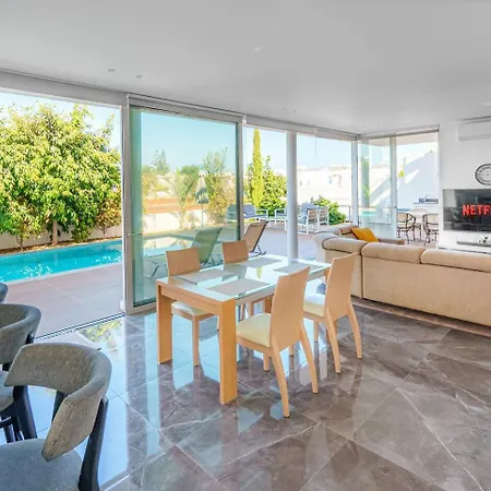 Hubstay - The Royal Palace Lux Private Pool *