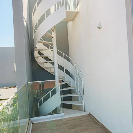 Hubstay - The Royal Palace Lux Private Pool * プロタラス