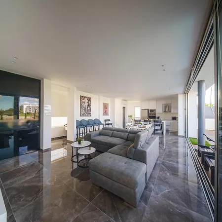 Hubstay - The Royal Palace Lux Private Pool Villa