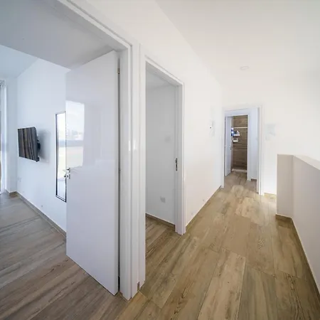 Hubstay - The Royal Palace Lux Private Pool * Protarász