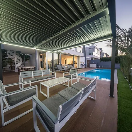 Hubstay - The Royal Palace Lux Private Pool بروتاراس