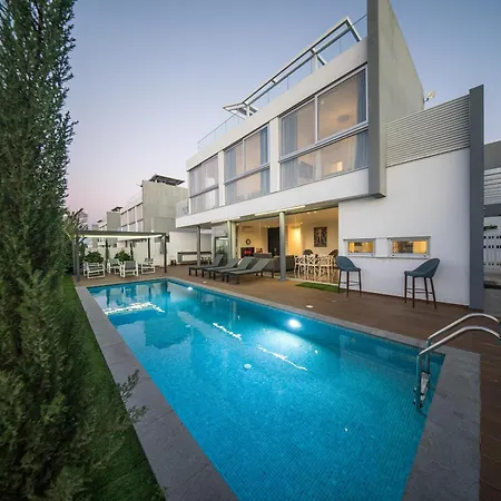 Hubstay - The Royal Palace Lux Private Pool بروتاراس
