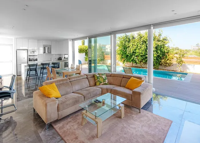 Villa Hubstay - The Royal Palace Lux Private Pool Protaras