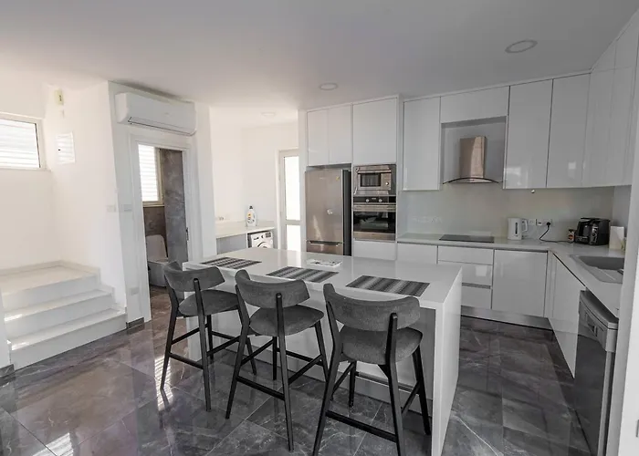 Hubstay - The Royal Palace Lux Private Pool Protaras