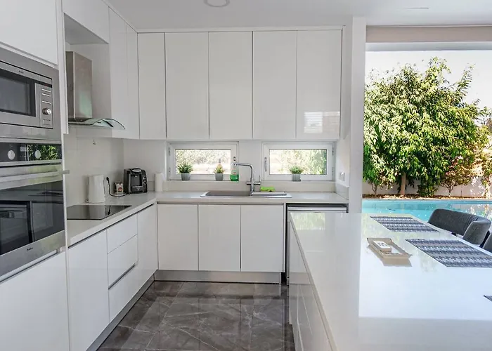 Hubstay - The Royal Palace Lux Private Pool *