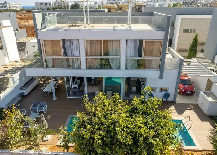 Hubstay - The Royal Palace Lux Private Pool Villa